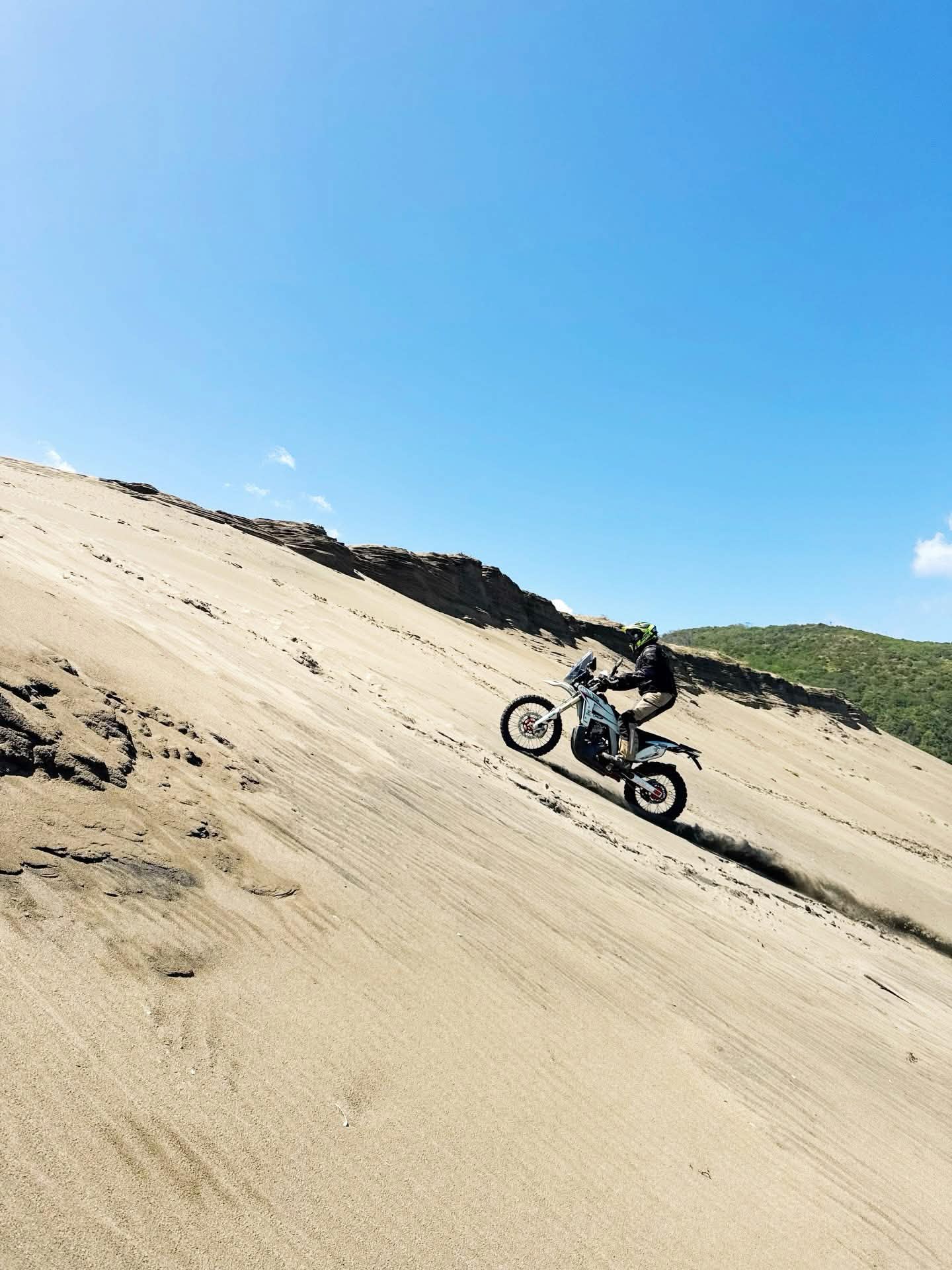 PR7 Adventure — terén v dunách.