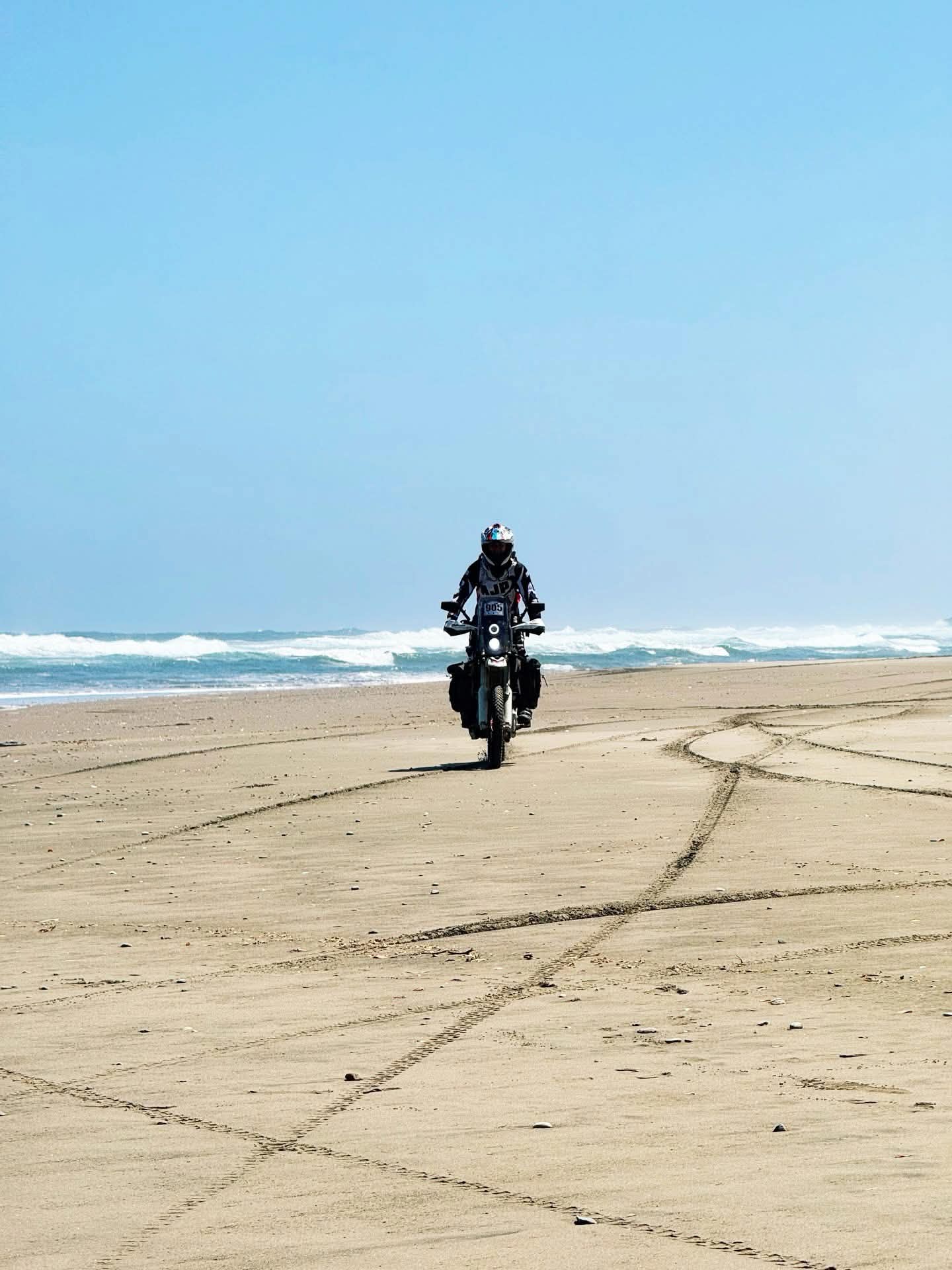 PR7 Adventure — jízda podél moře.