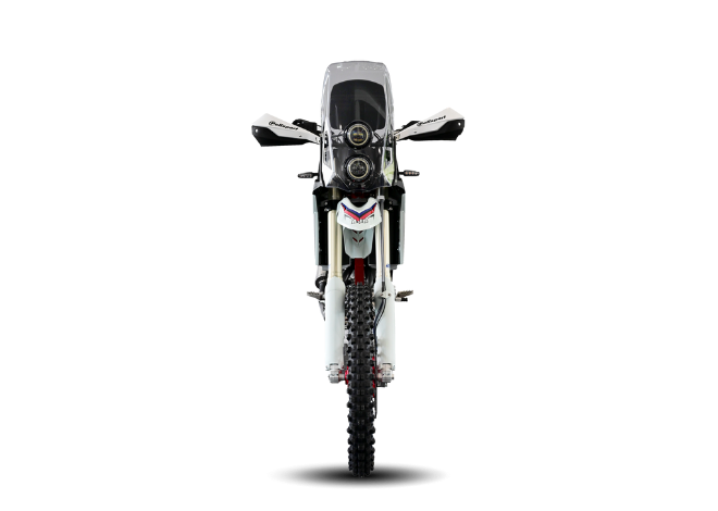 PR7 650 Adventure — připravená na trail.